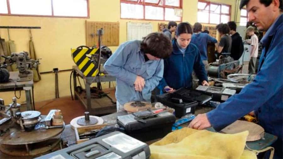 Por ley, los estudiantes de Entre Ríos aprenderán sobre los derechos laborales