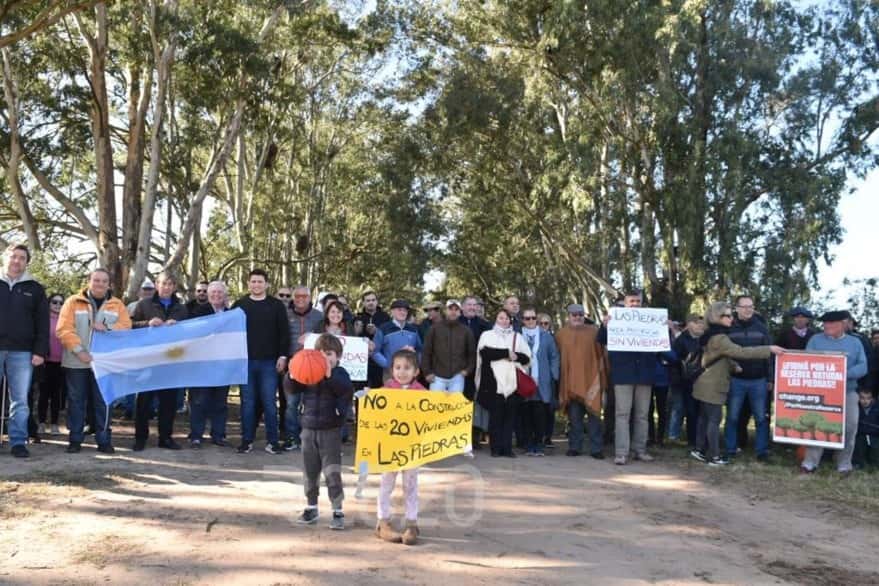 Fuerte manifestación contra la instalación de viviendas en el predio de Las Piedras