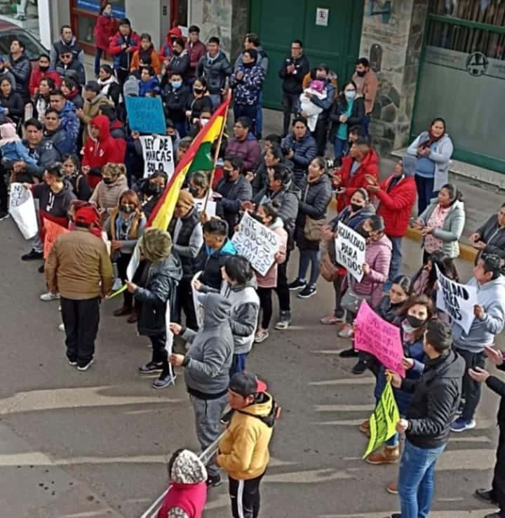 Fuerte protesta de comerciantes bolivianos por los allanamientos
