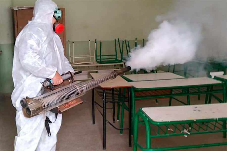 Con el receso invernal, comenzó la fumigación y desinfección de escuelas