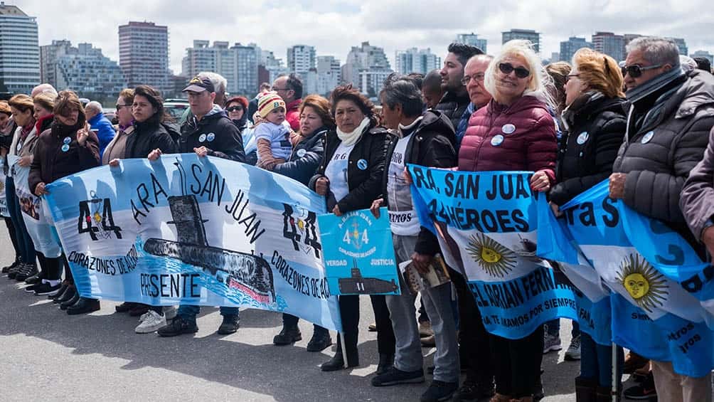 Familiares ARA San Juan califican de "golpe judicial" el sobreseimiento a Macri