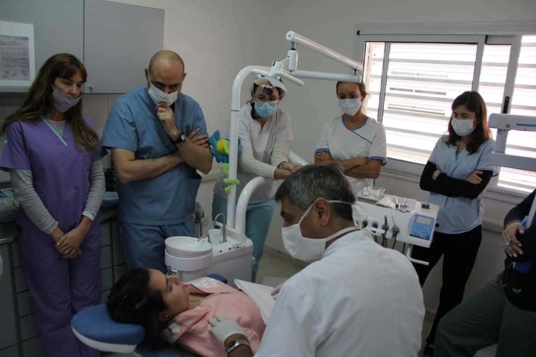 Hospital: brindan capacitación a odontólogos y kinesiólogos