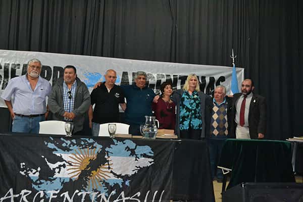  Carlos Corsini: “No fuimos a  Malvinas a odiar, ni a matar  fuimos a defender un territorio”