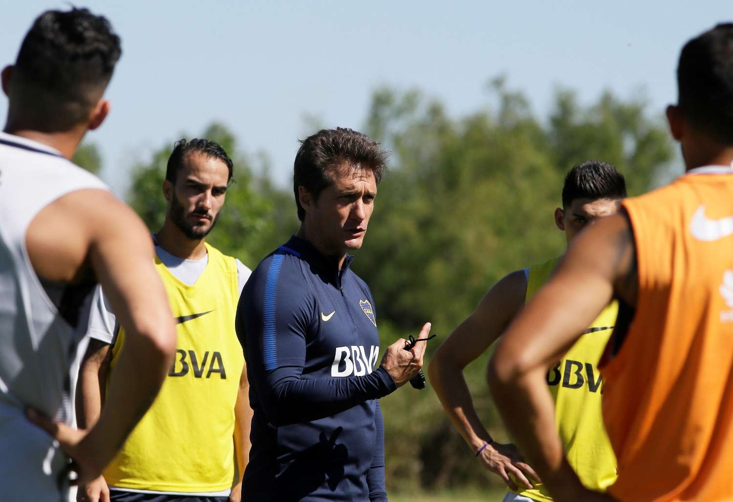 Boca se estrena con nuevos jugadores, pero sin Tevez como titular
