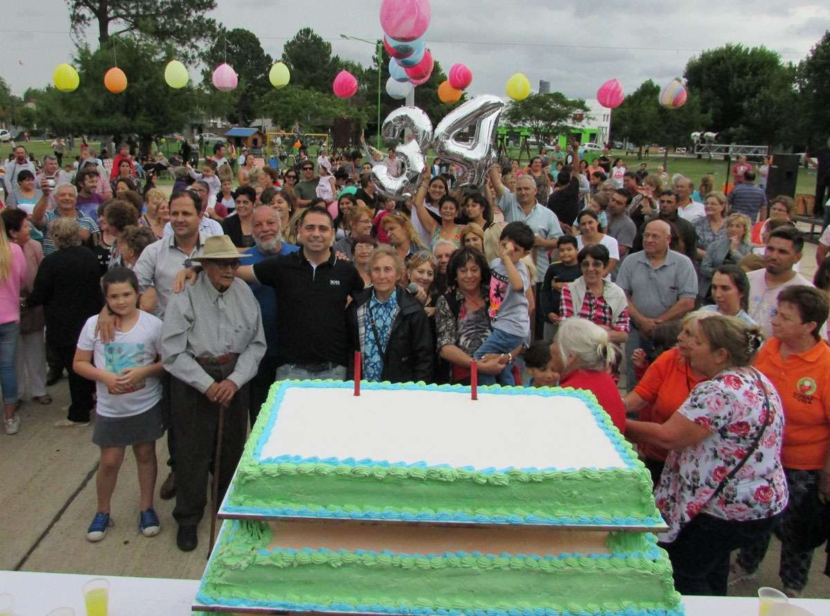 Pueblo Belgrano festejó  su 34° Aniversario con  una torta gigante
