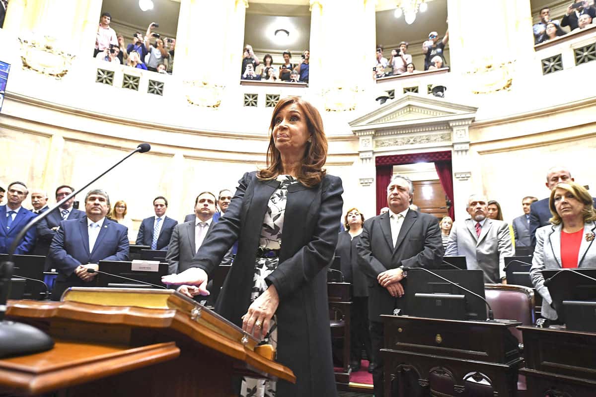 Juraron los senadores electos:  Cristina Kirchner y  Menem  fueron los más aplaudidos