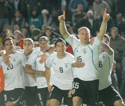 Uruguay y Perú van por un lugar en la final
