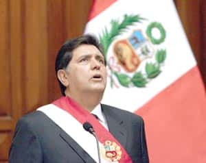 Alan García asumió la  presidencia de Perú