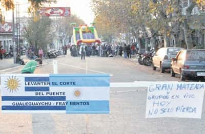   Un grupo de uruguayos se movilizó contra el corte