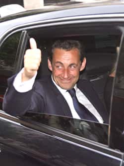 Sarkozy, ocupado en  formar un gobierno plural