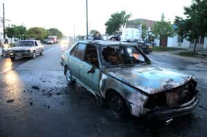 Se incendió un auto en  Boulevard Pedro Jurado