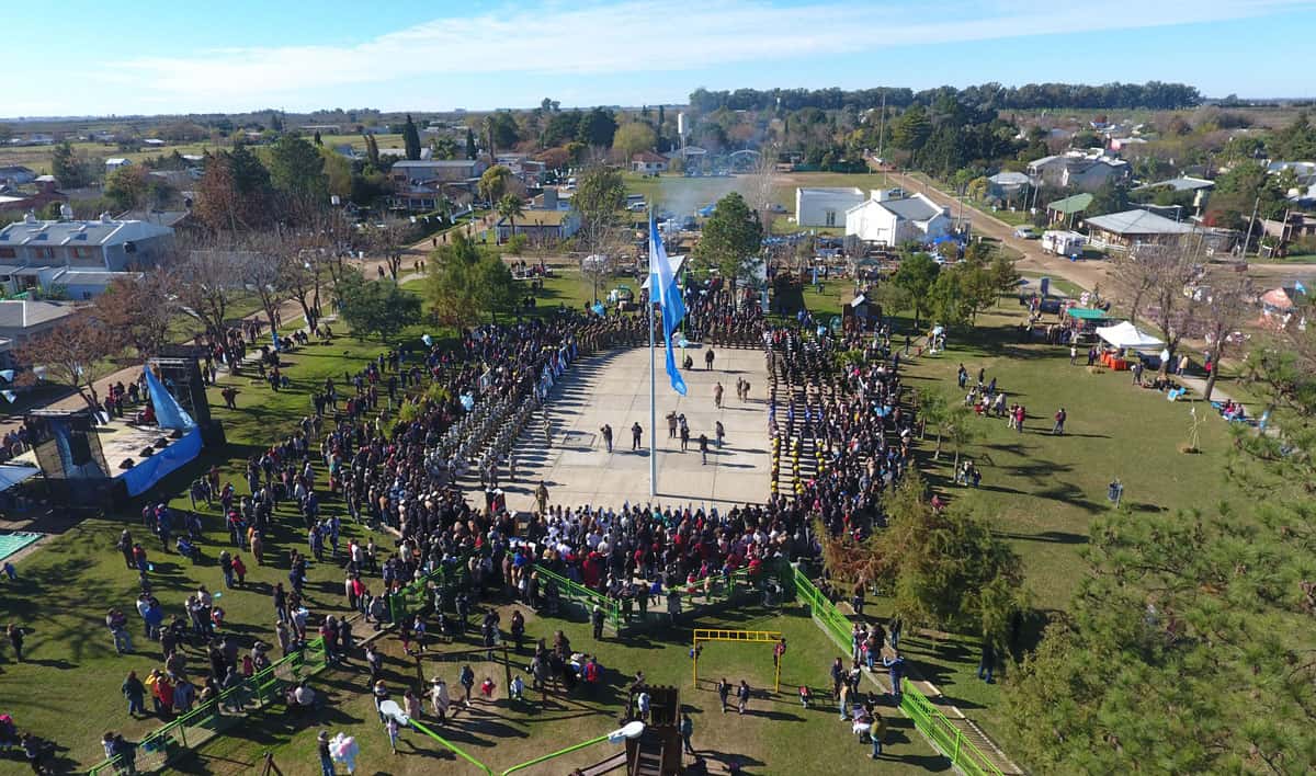 Pueblo Belgrano celebró  el Día de la Bandera con  un multitudinario acto