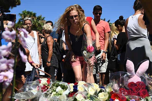  Homenajean a las víctimas de Niza