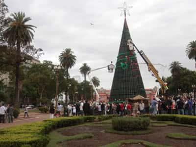 Un árbol de Navidad genera polémica en Buenos Aires