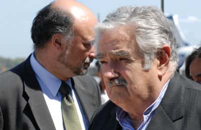Mujica consideró que habrá que poner un “tope” a la industria de la celulosa