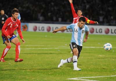 Argentina goleó a Costa Rica y avanzó a la segunda ronda
