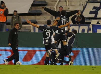 Cuartos de final: Vélez enfrentará a Libertad por la Copa sin delanteros