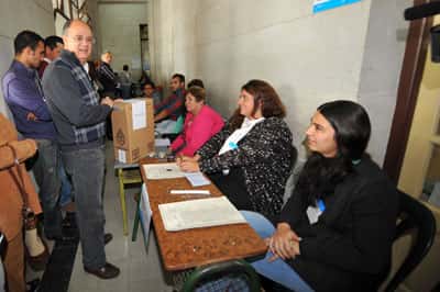Emilio Martinez Garbino votó en la escuela Gervasio Méndez