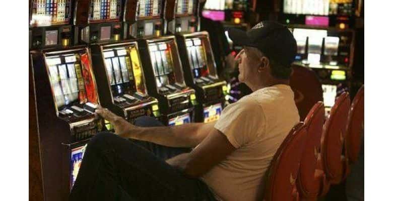  Quieren restringir el ingreso  a los casinos a quienes tienen  planes sociales y que sean deudores