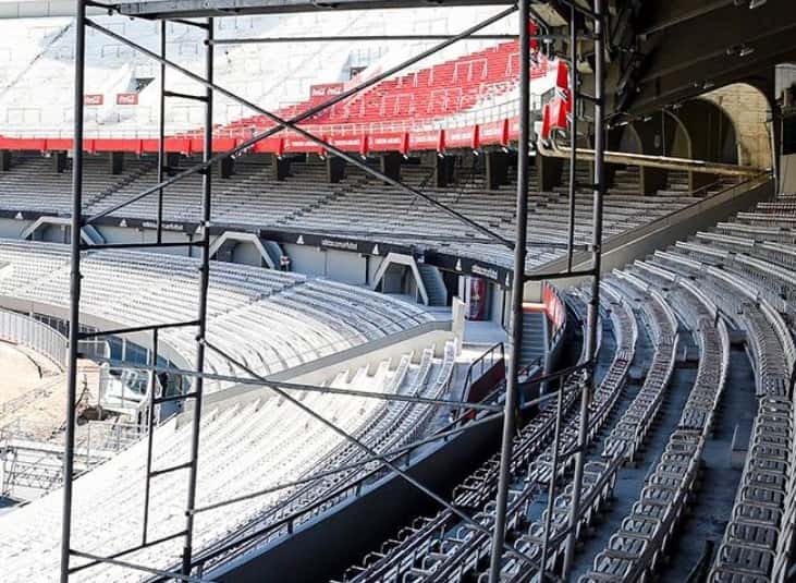 De acuerdo a la página oficial del club, hoy se instalaron las piezas de anclaje al hormigón, donde se fijaron rieles de aluminio, para finalizar la fijación de los nuevos asientos.