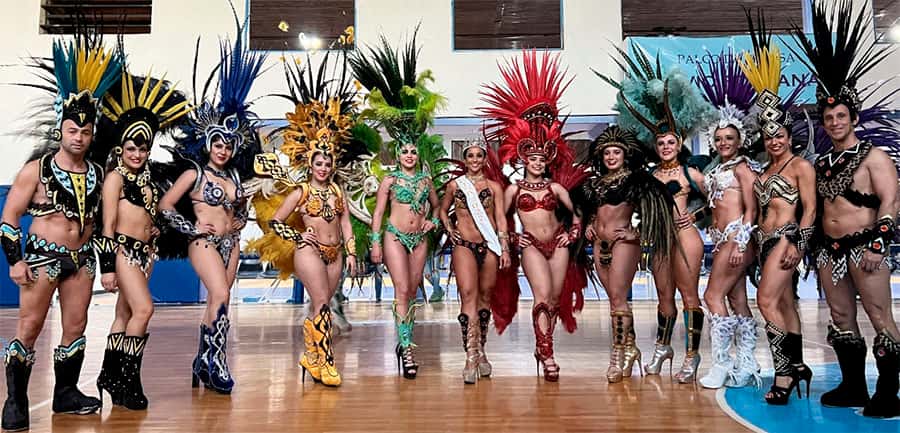 Una delegación del Carnaval del País participó de la Fiesta Nacional de la Flor en la localidad bonaerense de Escobar.