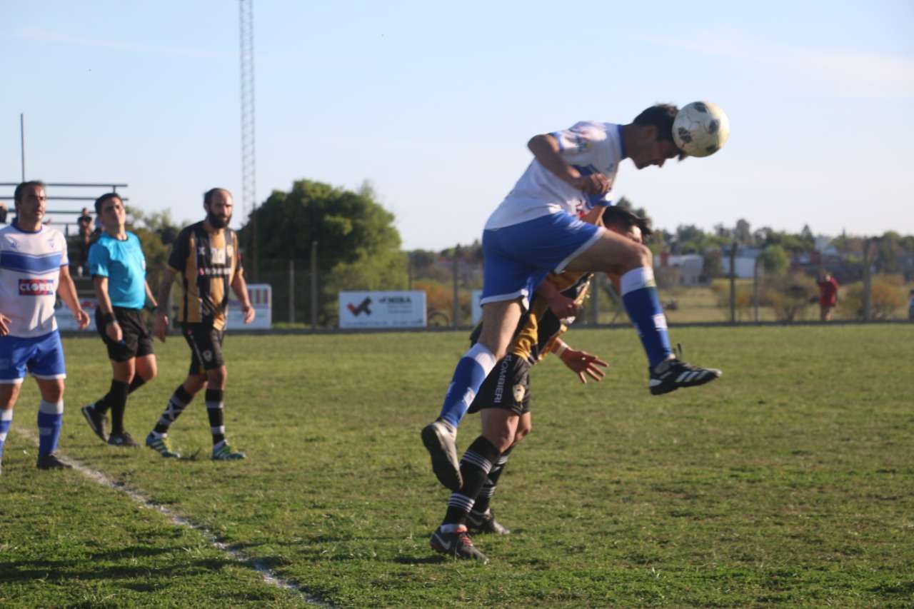Deportivo Gurises ganó en Pueblo Belgrano y sigue líder e invicto.