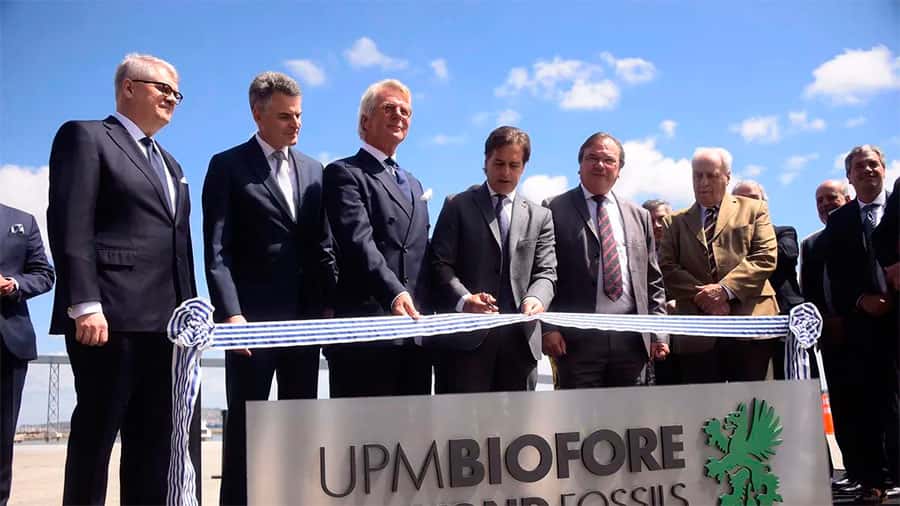 Lacalle corta cinta de inauguración de terminal de UPM en puerto de Montevideo.