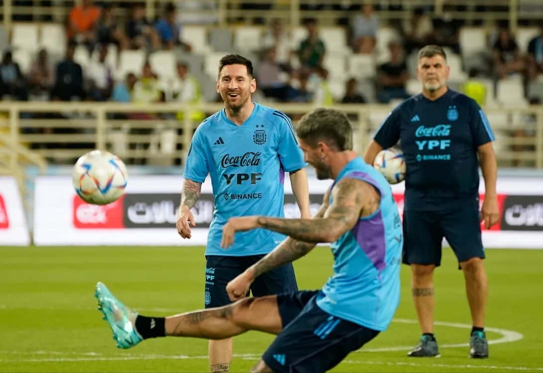 El capitán Lionel Messi y el resto de los 23 convocados salieron a realizar la práctica con normalidad.