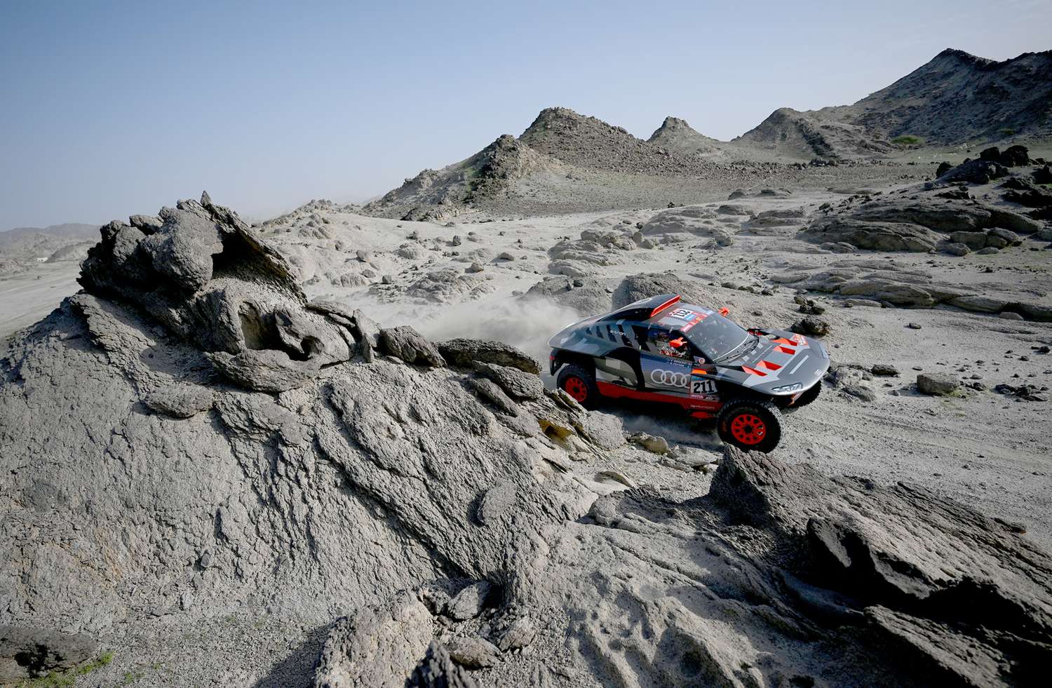Comienza el 45° Rally Dakar con 18 pilotos argentinos en cinco categorías