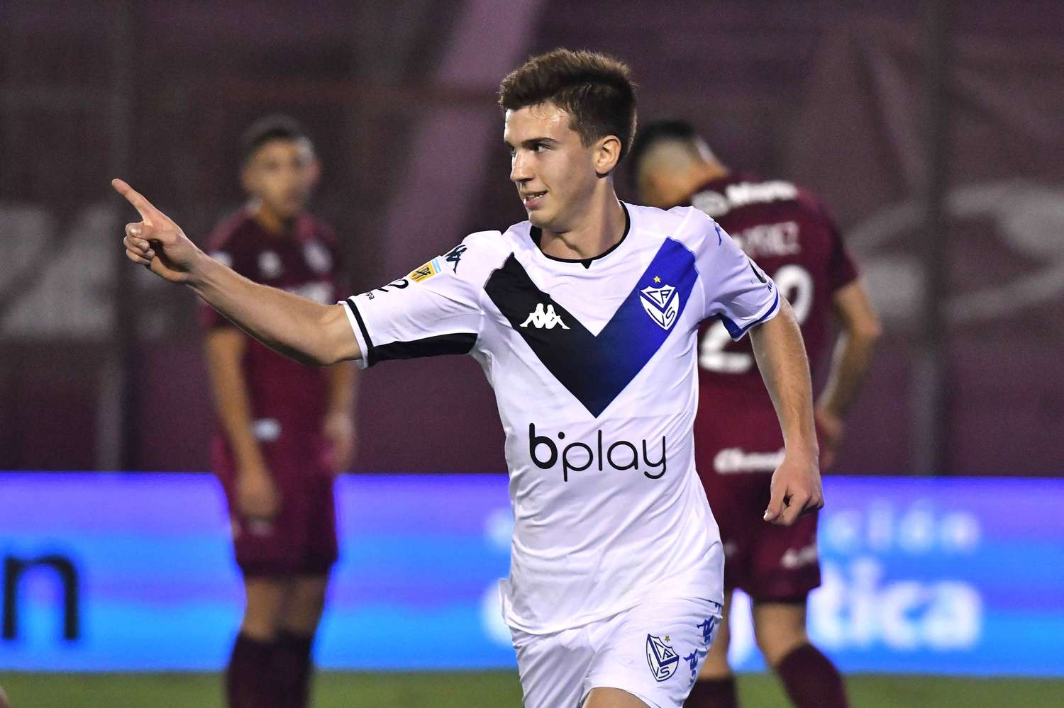 Máximo Perrone, juvenil de Vélez y la Selección Argentina Sub 20, se halla en el radar de Vélez Sarsfield.