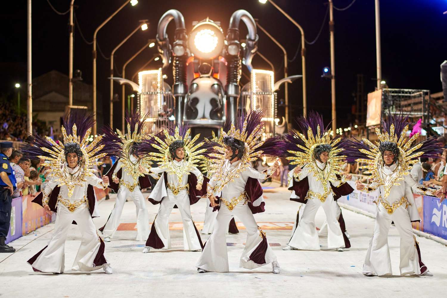 El Carnaval del País inauguró febrero con un público multitudinario