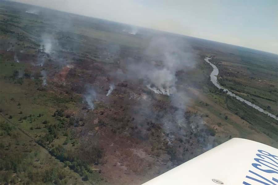 Vista de los incendios desde el avión vigía Tecnam P 2002 – Matricula LV S 028.