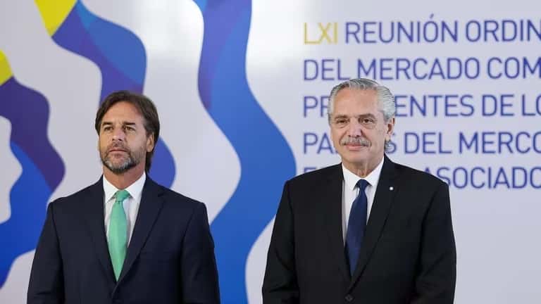 Alberto Fernández y Lacalle  Pou acordaron una cumbre bilateral