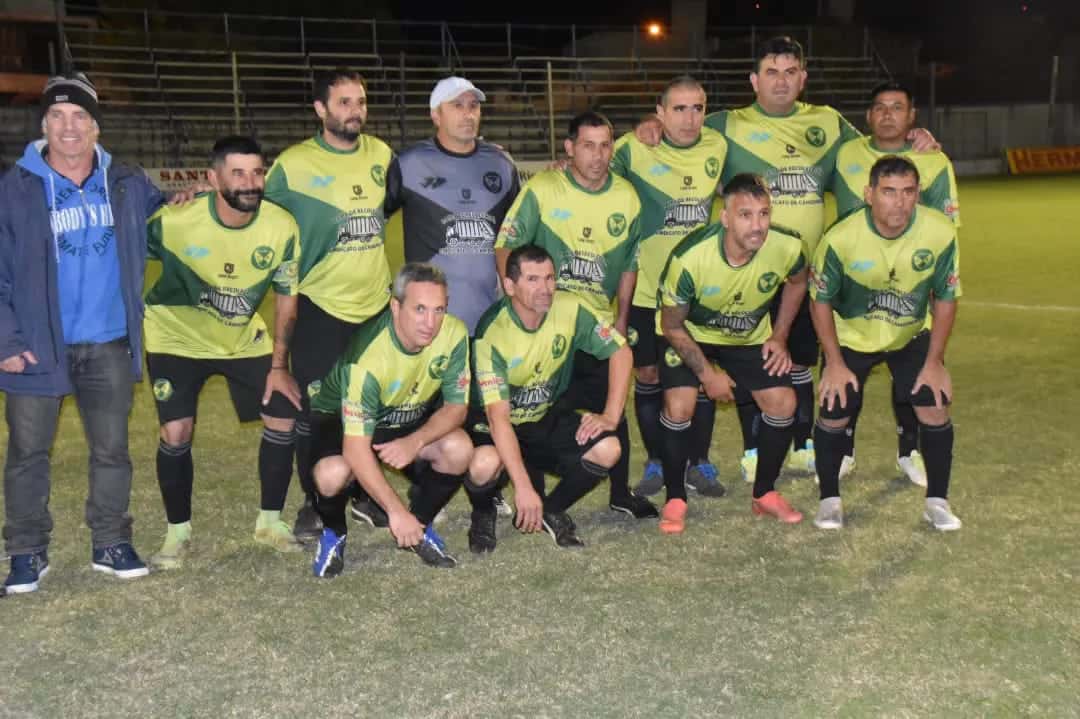 Plantel de Unión, reciente campeón de la Copa Gualeguaychú.