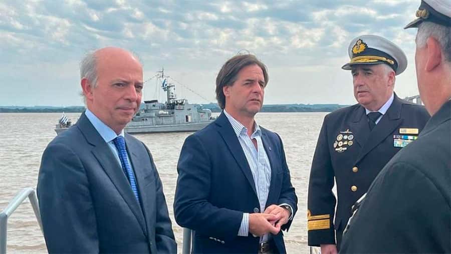 El miércoles pasado, el presidente del Uruguay, Luis Lacalle Pou, inauguró la Base Naval a orillas del puente internacional General San Martín, dotando de mayor protección a la pastera UPM Botnia.
