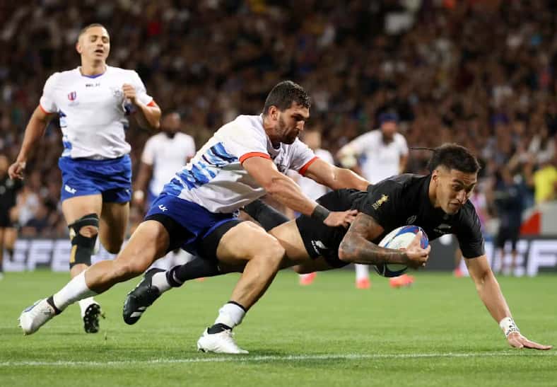 Nueva Zelanda aplastó a Namibia y se recuperó tras caer en el debut del Mundial de rugby