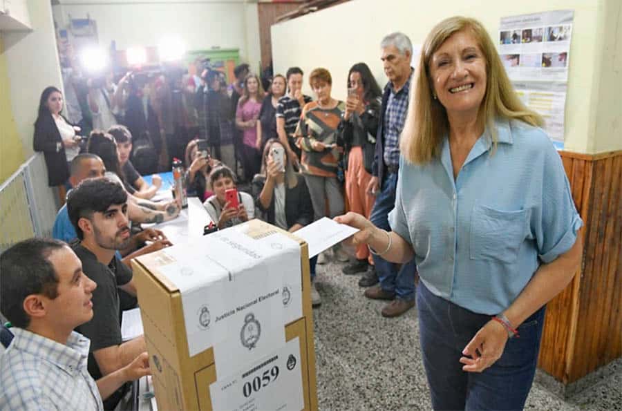 Rosario Romero, candidata a la intendencia de Paraná por Más para Entre Ríos, se impone en la categoría por escaso margen a Emanuel Gainza de Juntos por el Cambio.