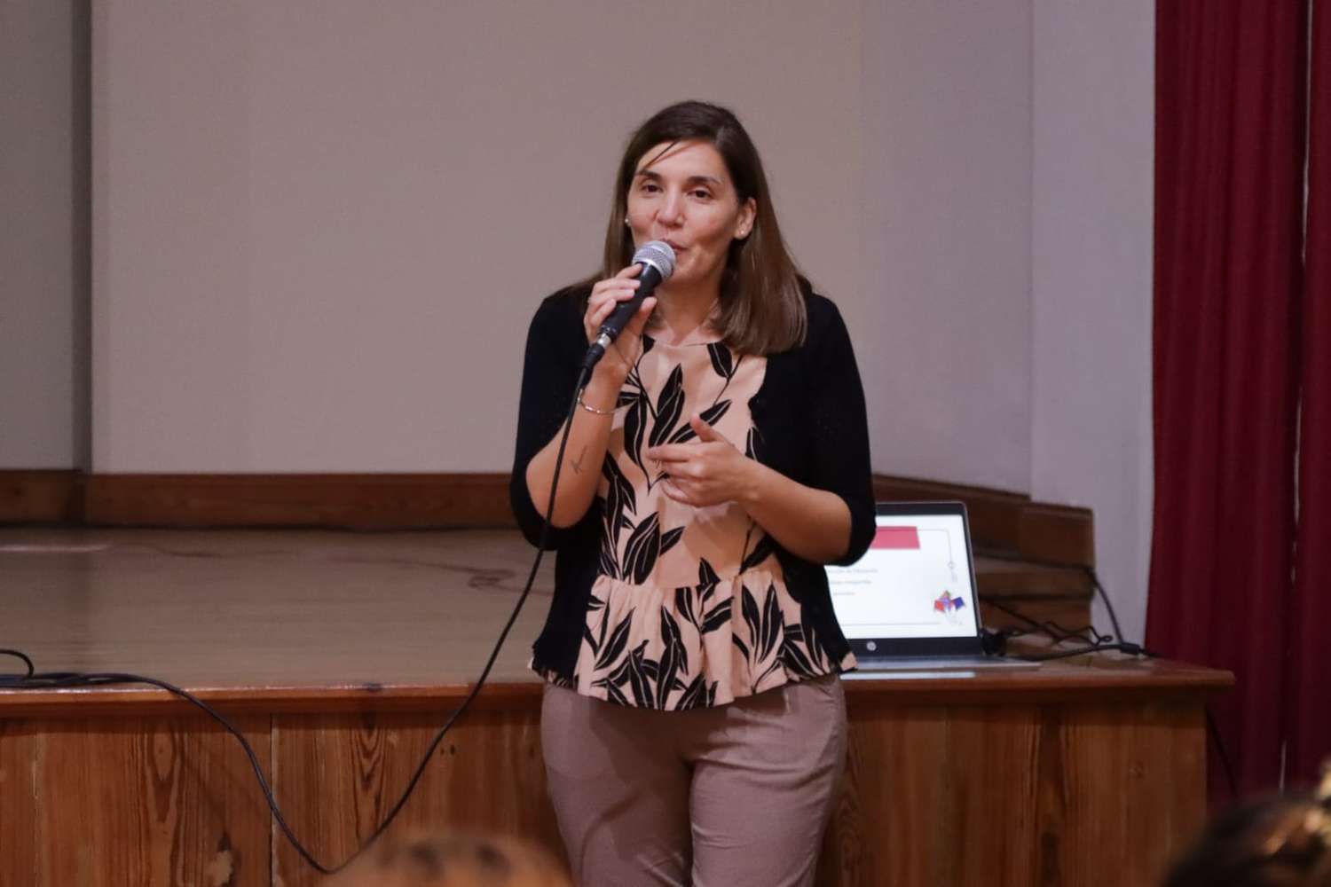 Natalia Báez deja la Municipalidad para asumir al frente de la Dirección Departamental de Escuelas