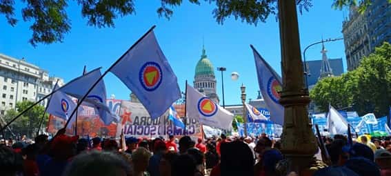 El sindicato químico y petroquímico Zárate participó en el paro y la marcha al congreso