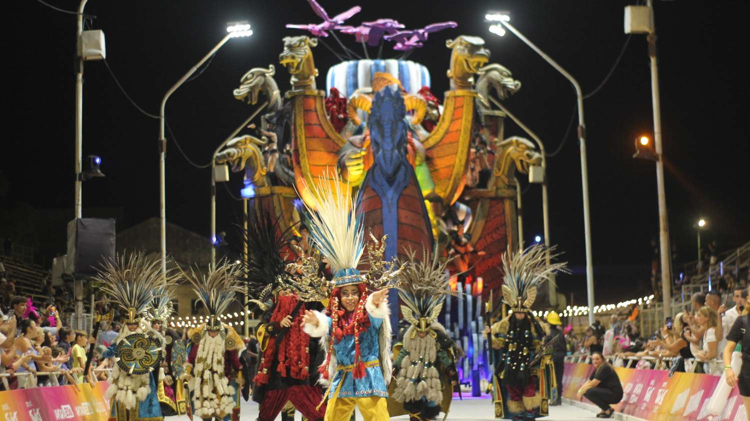 La fiesta fue para el Oeste y Papelitos se convirtió en la tricampeona del Carnaval