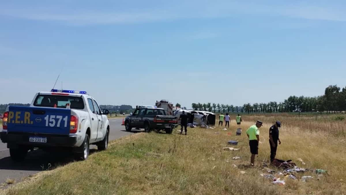 Una mujer salió despedida en un vuelco en Ruta 14 y falleció en el acto