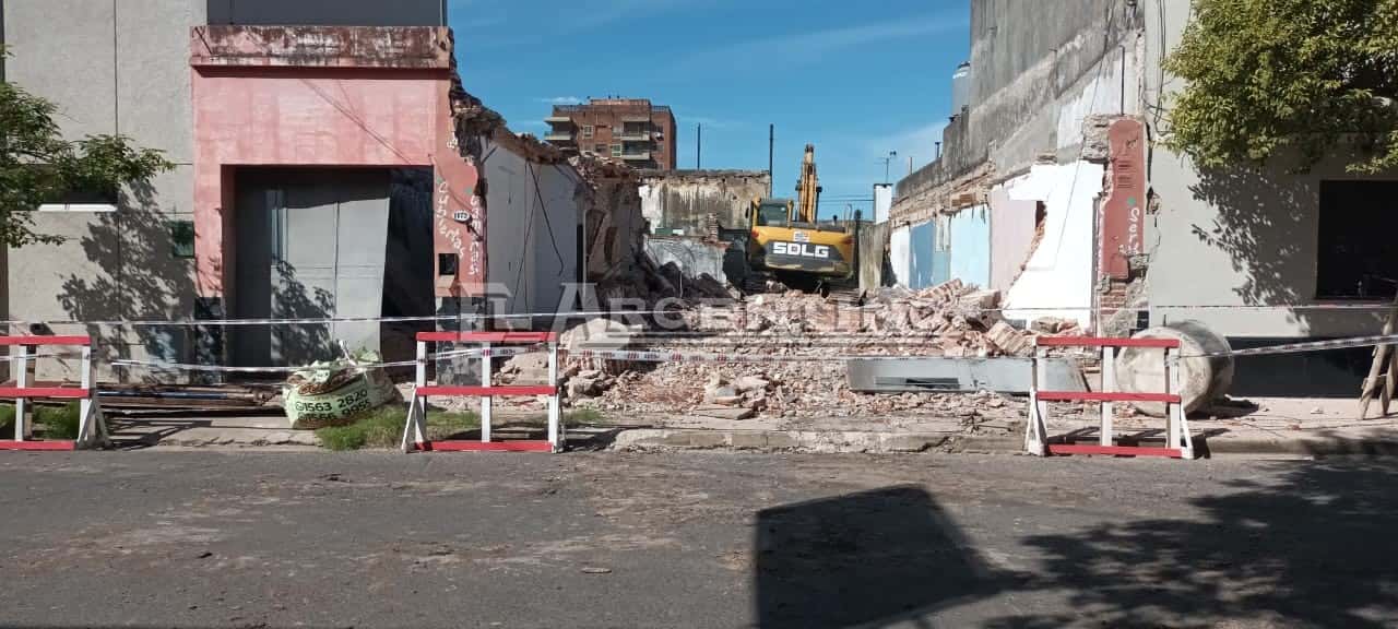 Derrumbe y susto en pleno centro de Gualeguaychú: Una persona terminó hospitalizada