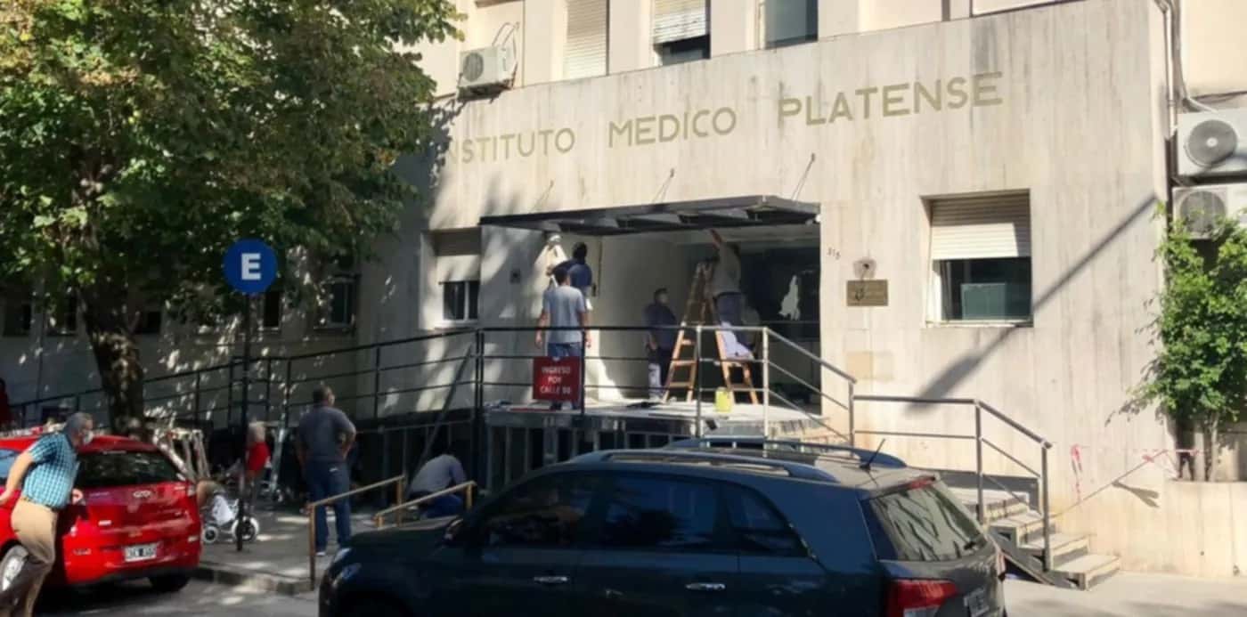 Javier Altamirano, el jugador que sufrió convulsiones en medio del partido, fue trasladado a otro hospital de la ciudad