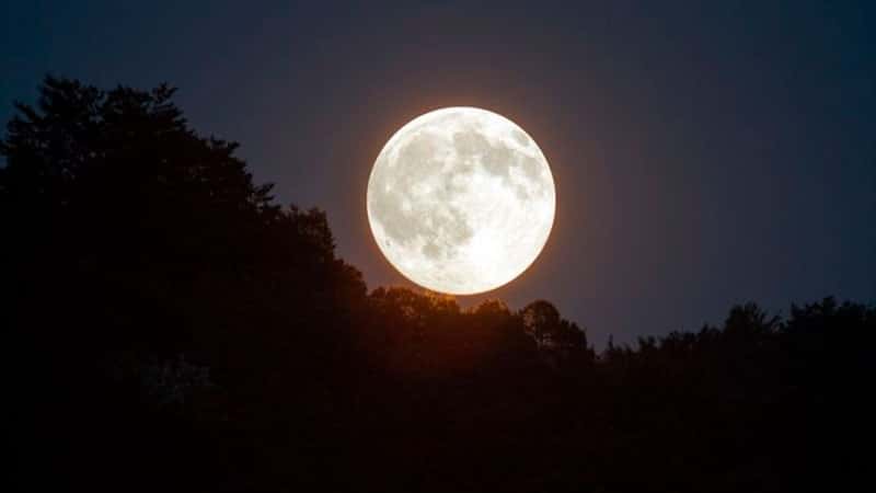 Qué es la conjunción celestial y la Luna de gusano: los fenómenos astronómicos en marzo