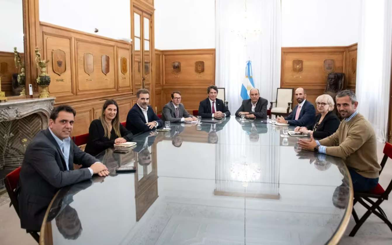 Las negociaciones por la Ley Bases entran en su tramo final: Francos recibió a Jorge Macri y Ritondo