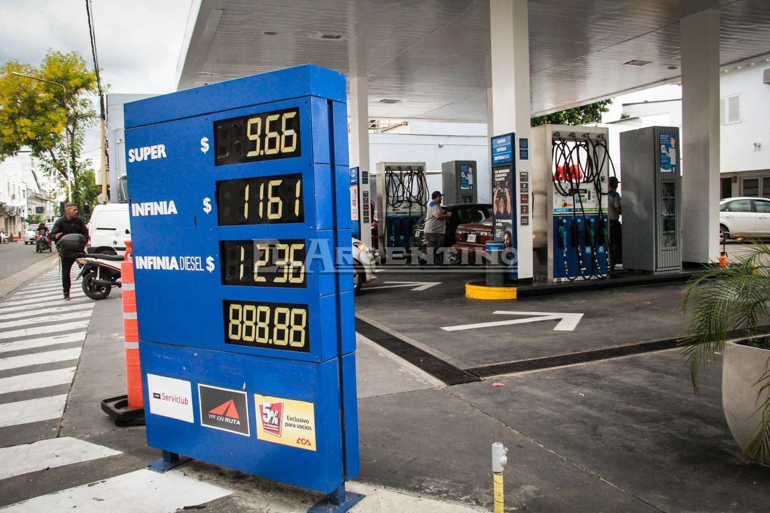 Otra vez aumentarán la nafta y el gasoil: cuánto costarán con la suba de impuestos