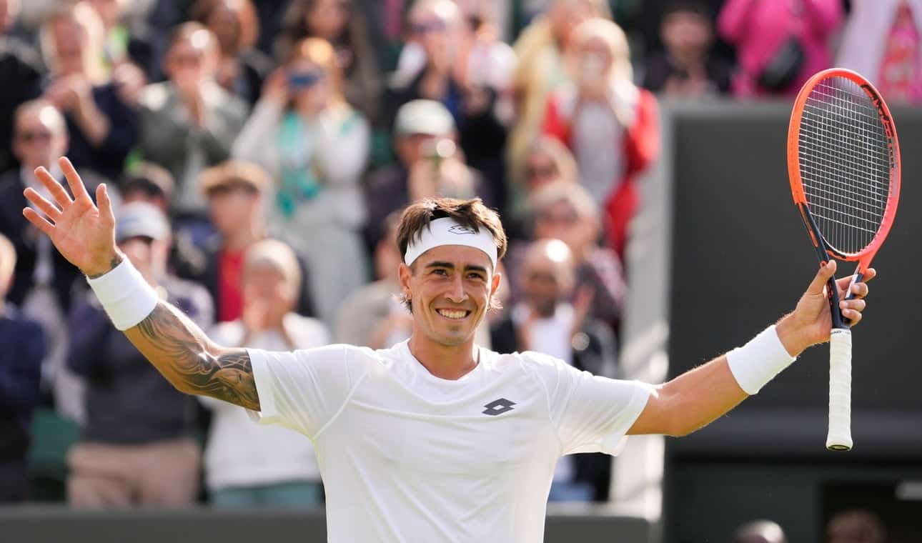 Wimbledon: el argentino Francisco Comesaña eliminó al 6 del mundo