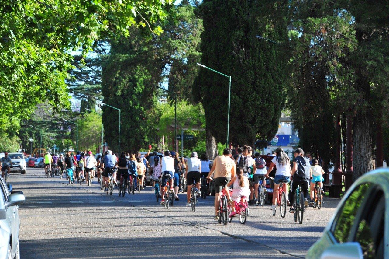 Multitudinaria marcha por una  ciudad con más bicicletas