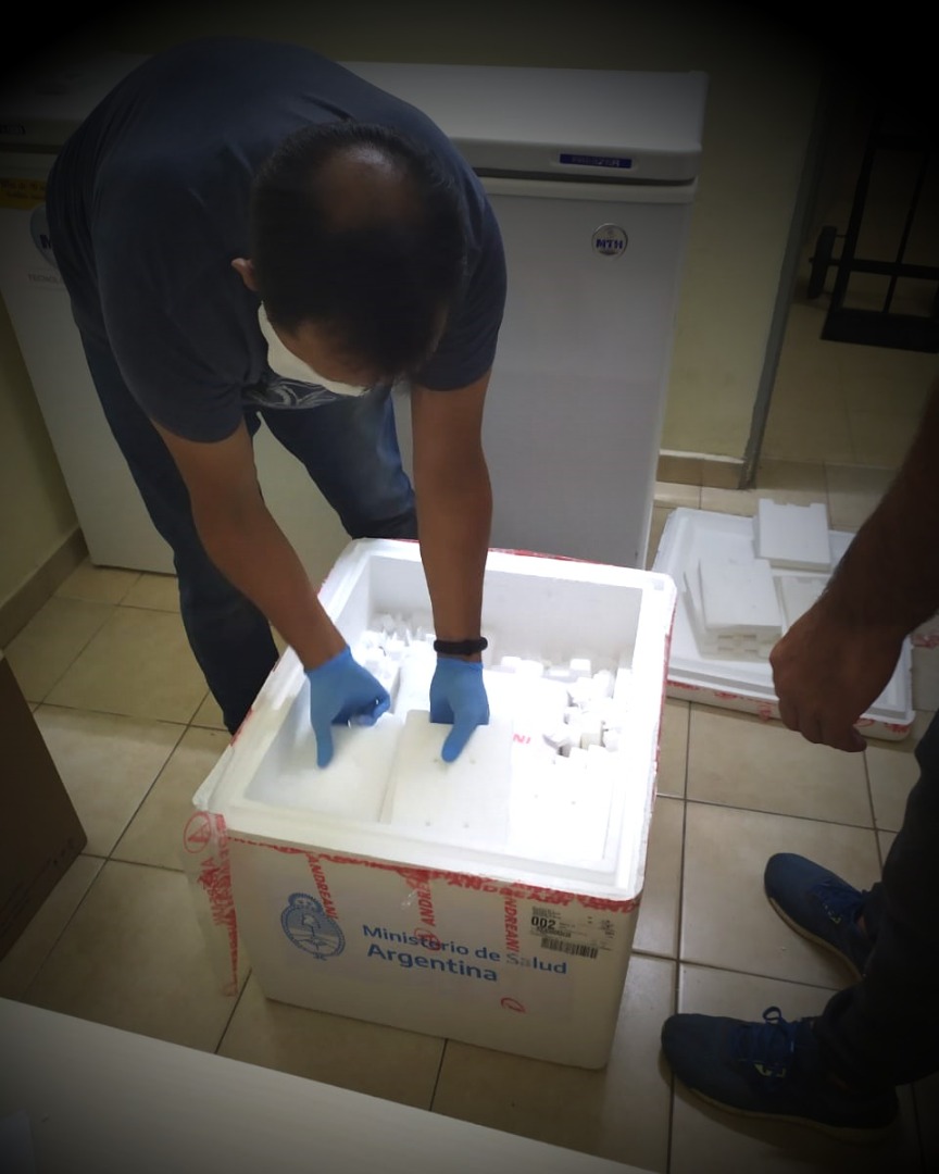 El Hospital Centenario recibió las primeras 450 vacunas Sputnik V destinadas al personal de salud