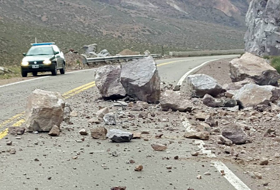 Reportan algunos daños materiales en Mendoza tras el sismo